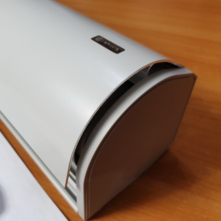 Detal kaseta - RM 40 Roleta wolnowisząca z napędem elektrycznym.