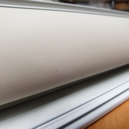 Detal tkanina - RM 40 Roleta wolnowisząca z napędem elektrycznym.