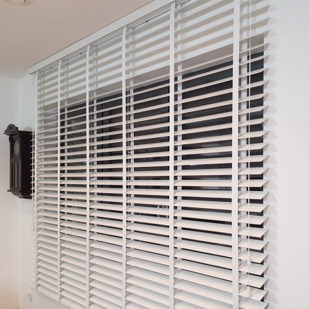 Żaluzja gotowa drewniana 70mm.