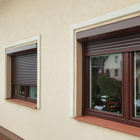 Rolety elewacyjne zewnętrzne.