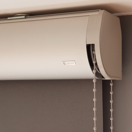 Roleta wolnowisząca w kasecie