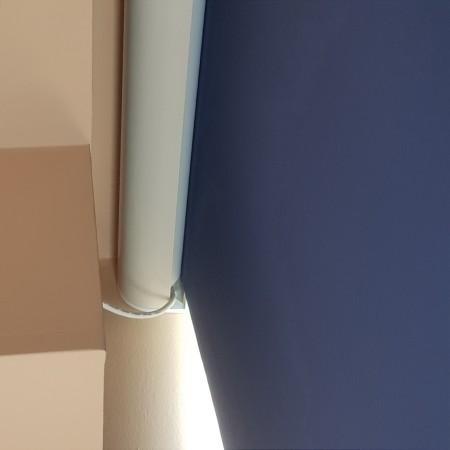 Roleta wewnętrzna w kasecie zamkniętej.