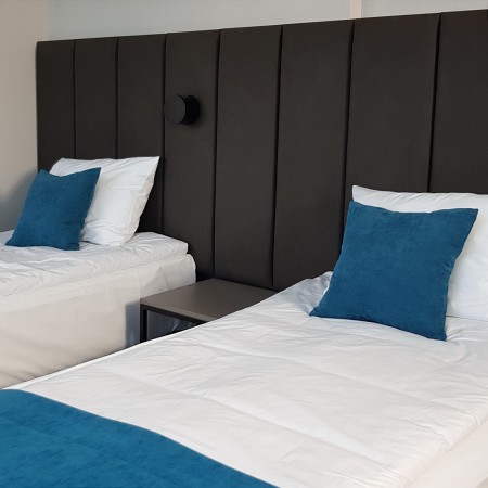 Poszewka hotelowa ozdobna.