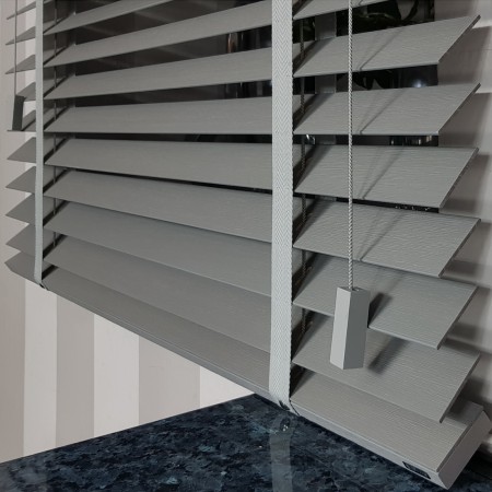 Żaluzje drewniane anwis