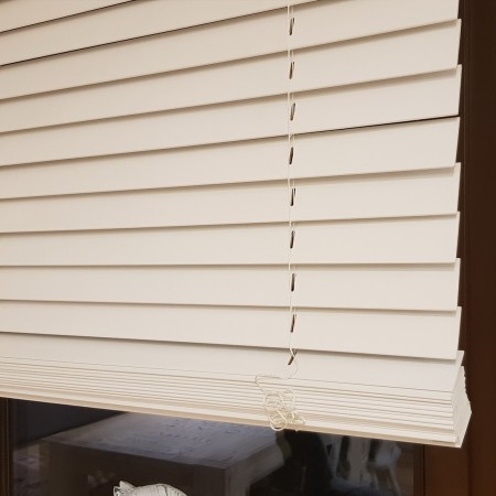 żaluzje drewniane białe 50mm