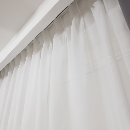 Firana z atestem w rozm. 280x245 cm