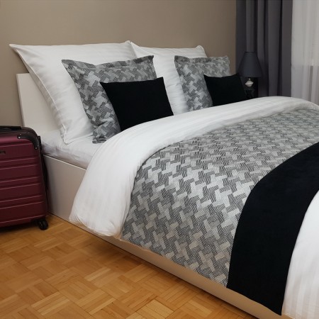 Narzuta hotelowa na łóżko.