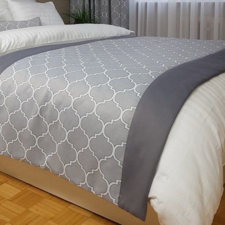 Dekoracyjna narzutka hotelowa.