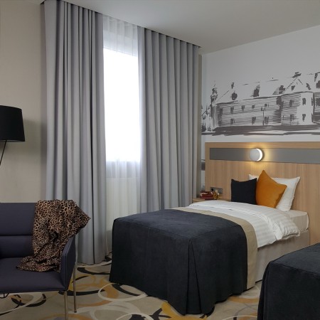 Firanka hotelowa z atestem niepalności.