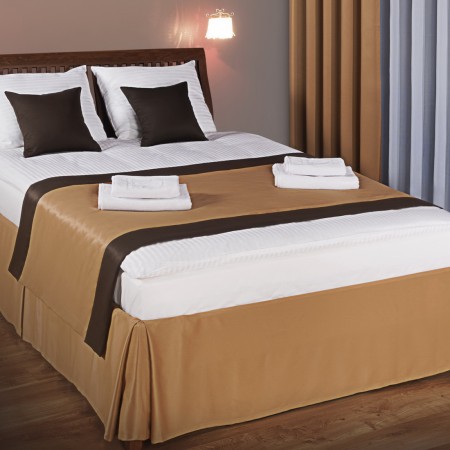 Szale, narzutki na łóżko.