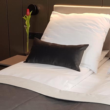 Poszewka na poduszkę dekoracyjną.