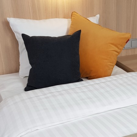 Poszewka dekoracyjna 40x40 cm.