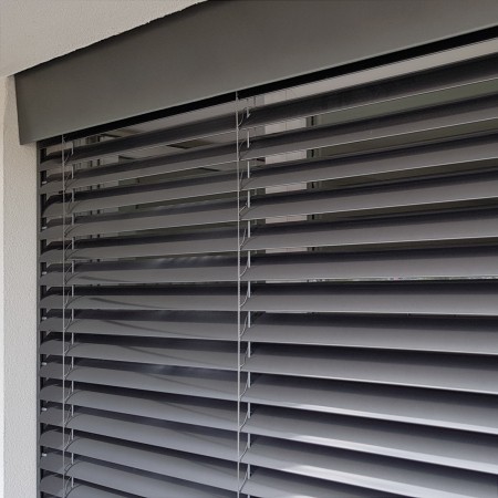 Żaluzje fasadowe sterowane elektrycznie