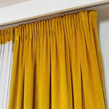 Zasłony gotowe na taśmie.