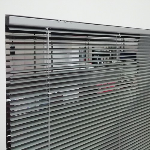Przejdź do produktu Żaluzja elektryczna aluminiowa 25mm biała w rozm. 124x114 cm napęd ONE