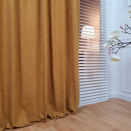 Zasłona zasłaniająca złota/mango.