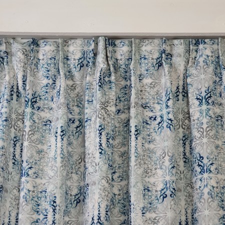 Dekoracyjne zasłony fleks na okna.