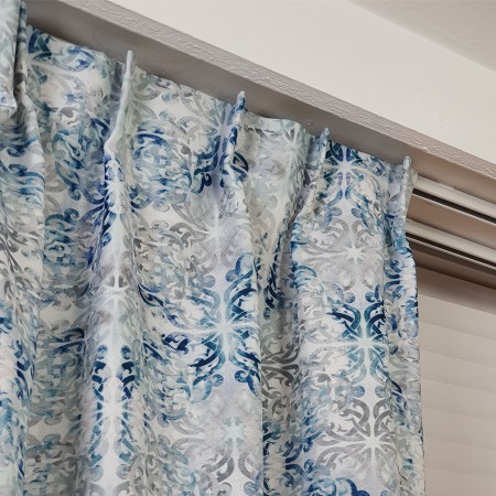 Zasłona dekoracyjna na fleksach.