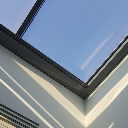 Rolety wewnętrzne dachowe elektryczne