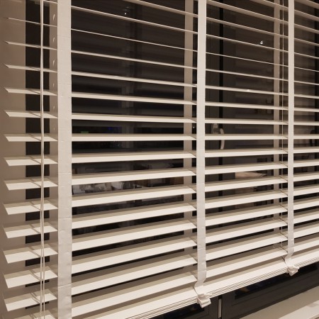 Żaluzja biała 70mm detal.