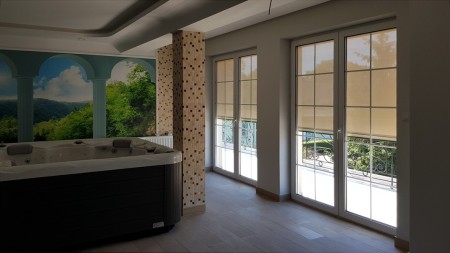 Zewnętrzna roleta typu screen, rozm 160 x 220 cm.