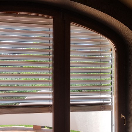 Żaluzje fasadowe zewnętrzne w kolorze antracyt