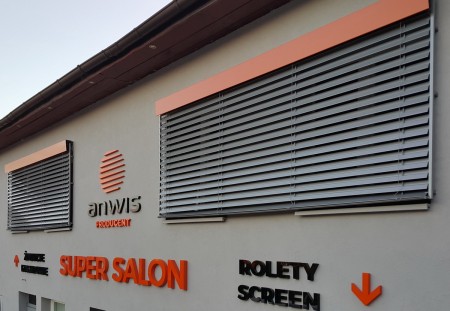 3.Żaluzje fasadowe Z90 w prowadnicach z napędem Elero.jpg