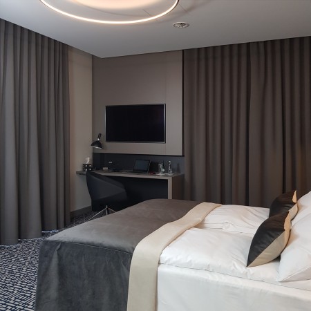 MAG 335 Zasłona hotelowa zaciemniająca na fali w rozm. 140x250 cm