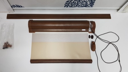 Roleta wewnętrzna w kolorze złoty dąb