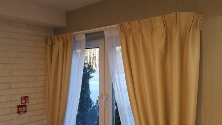 Zasłony zaciemniające flex z tkaniny blackout.