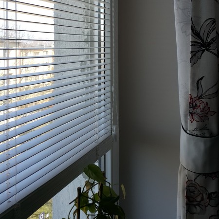 Wewnętrzna żaluzja drewniana 25mm.