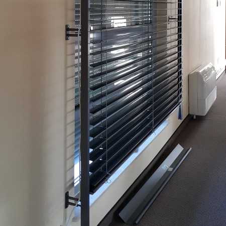 Żaluzja fasadowa samonośna (1).jpg