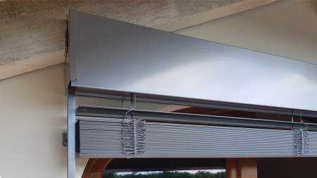 Żaluzje fasadowe z maskownicą aluminiową