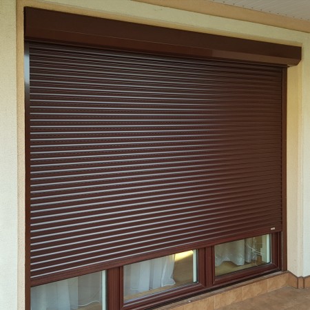 Roleta zewnętrzna elewacyjna w rozm. 240x220 cm.