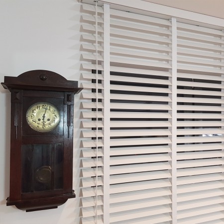 Żaluzja biała na wymiar.