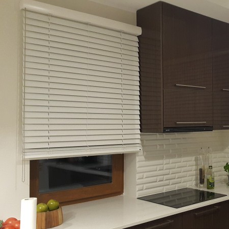 ŻALUZJE DREWNIANE 50MM DO KUCHNI.
