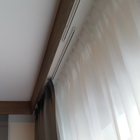 Gotowa firana woalowa na fleksach za 10 sztuk.