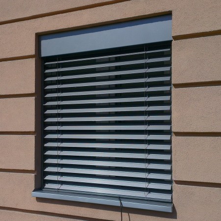 ZEWNĘTRZNE FASADOWE 900x900 Z BLENDĄ ALUMINIOWĄ.jpg