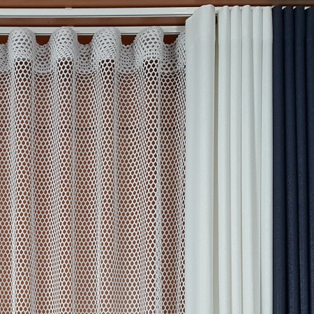 Gotowa zasłona do salonu z efektem fali.