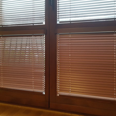 VENUS. Żaluzje drewniane 25mm do pokoju.