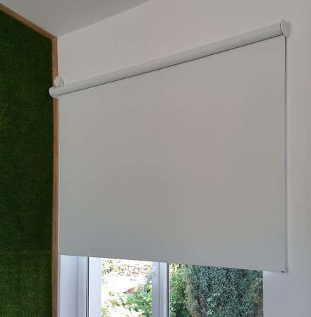 RM 45 Elektryczna Roleta materiałowa zaciemniająca..jpg