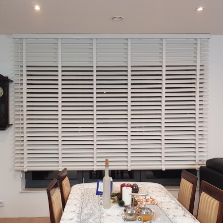 Żaluzja drewniana biała 70 mm.