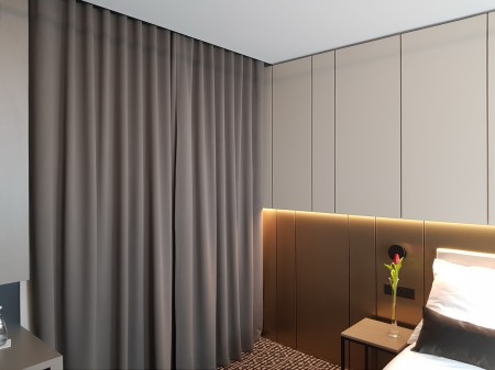 MAG 335 Zasłona hotelowa zaciemniająca na fali w rozm. 140x250 cm