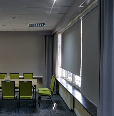 RM 45 Roleta wielkogabarytowa do sali konferencyjnej.  ..jpg