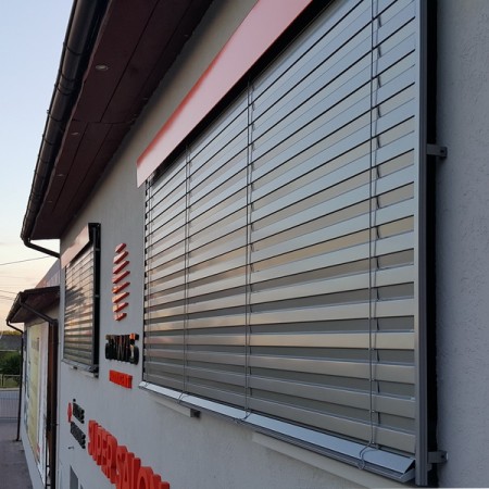 5.Żaluzje fasadowe Z90 w prowadnicach z blędą aluminiową..jpg