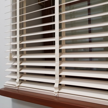 TM02 Żaluzja drewniana biała 50 mm w rozm. 200x200 cm.