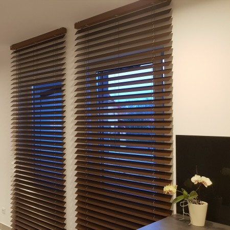 Żaluzje drewniane 70mm z drabinką sznurkową.