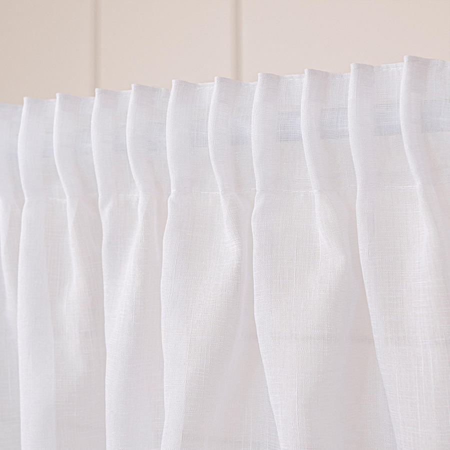 firanka biala gotowa na tasmie