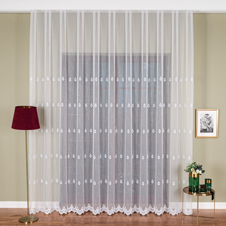 dekoracyjna-firanka-do-salonu-na-metry