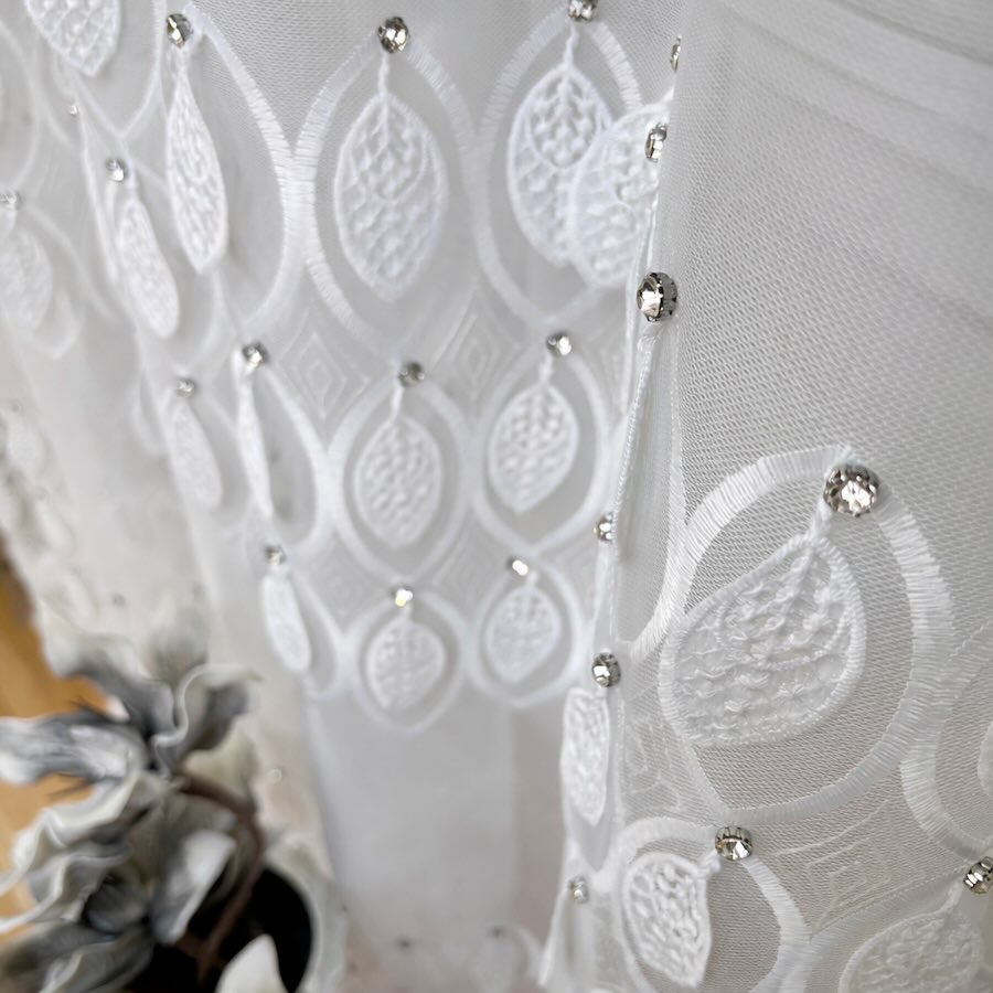 firanka-gotowa-na-tasmie-do-jadalni